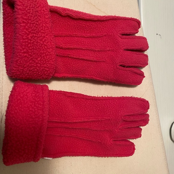 5/$25 Pink fleece gloves - Picture 1 of 2